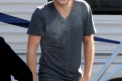 l-attore-inglese-robert-pattinson-durante-una-pausa-sul-set-canadese-di-twilight-new-moon-108308