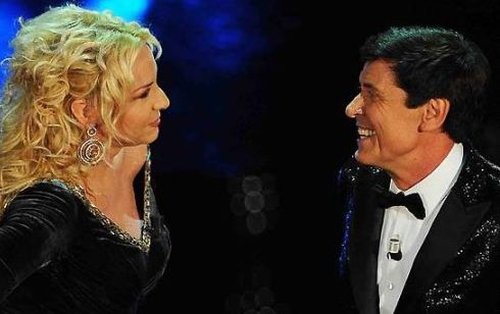 Presentatrice Sanremo 2012 insieme a Gianni Morandi  